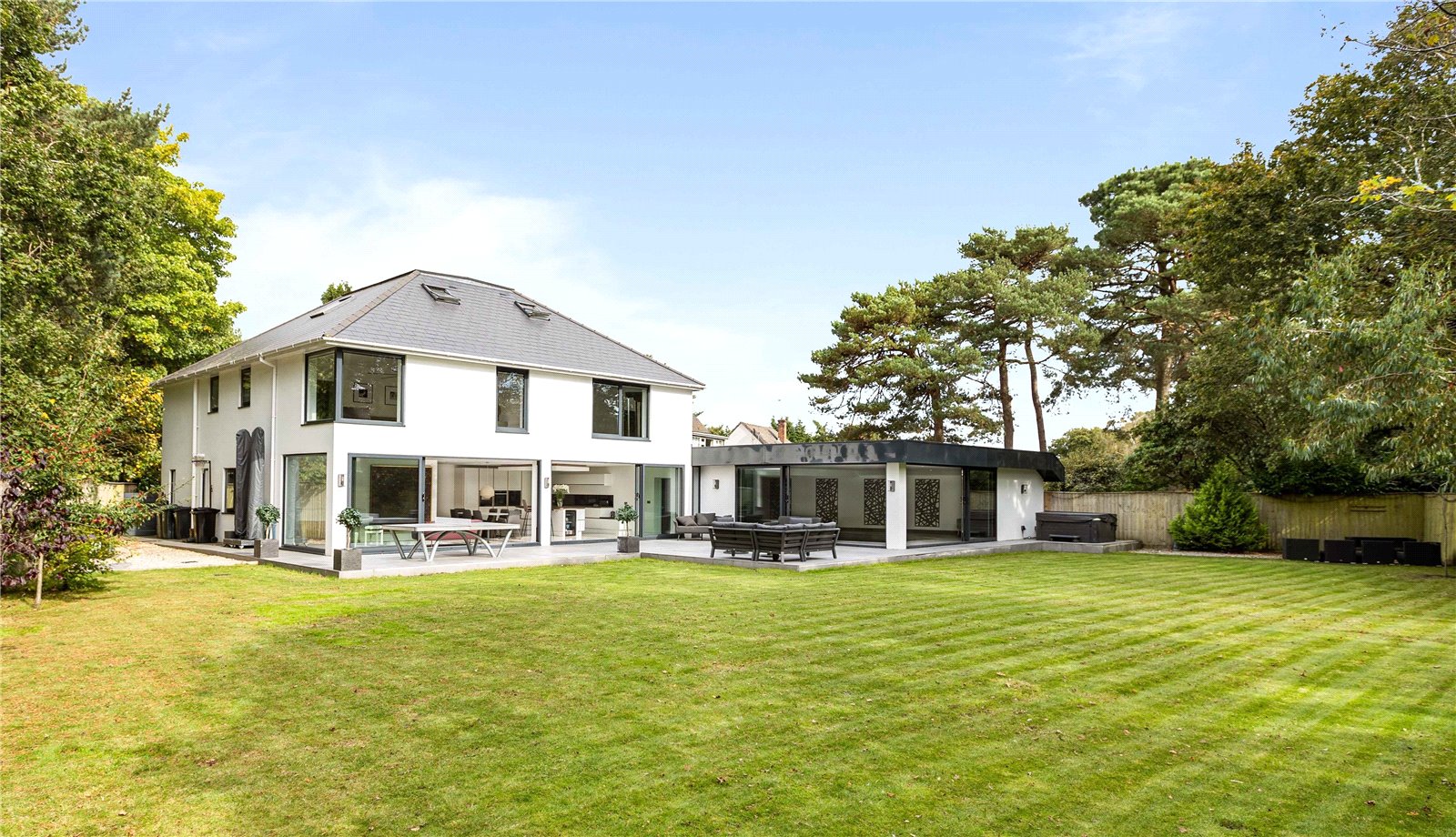 6 bedroom detached house for sale 0
