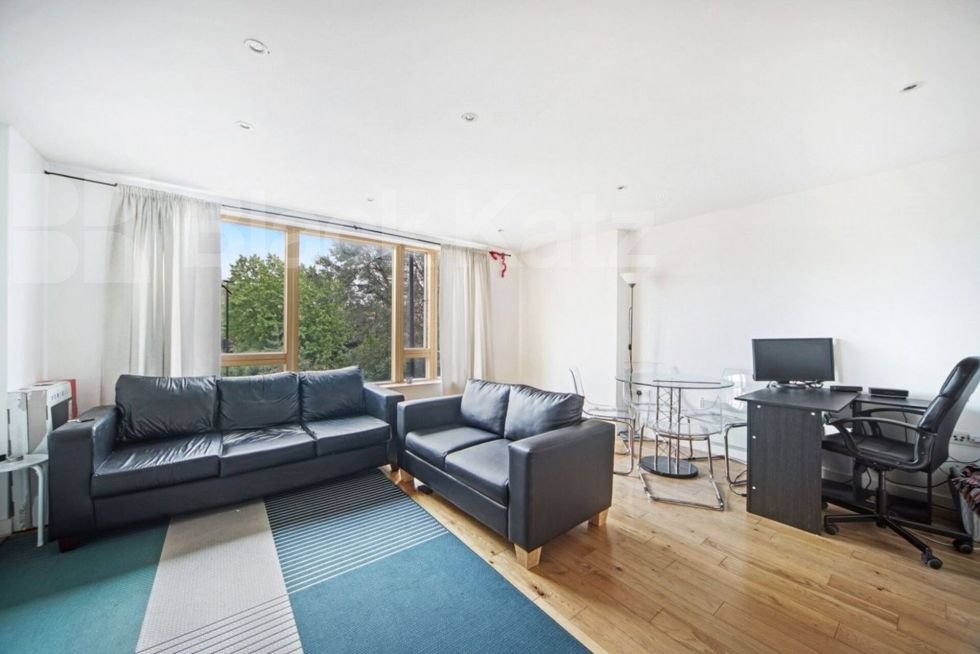 2-bed flat on York Way, London, £2,960/mo