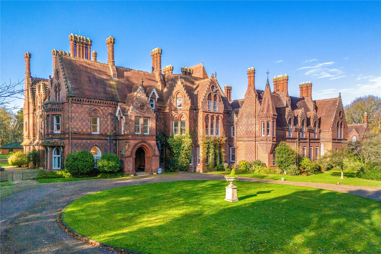 3 bedroom maisonette for sale