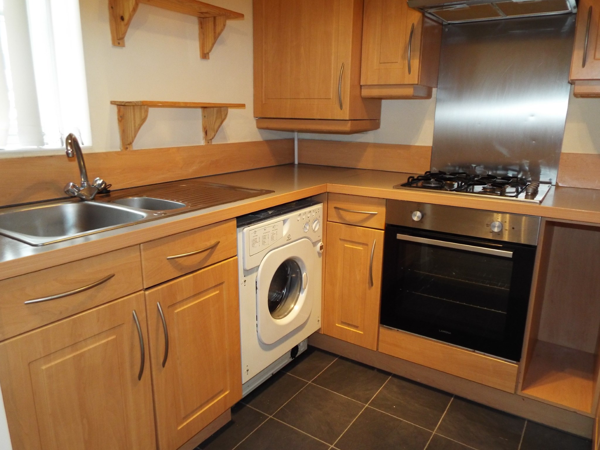 2 Bedrooms Flat for sale in Fareham Close, Walton-Le-Dale, Preston, Lancashire PR5