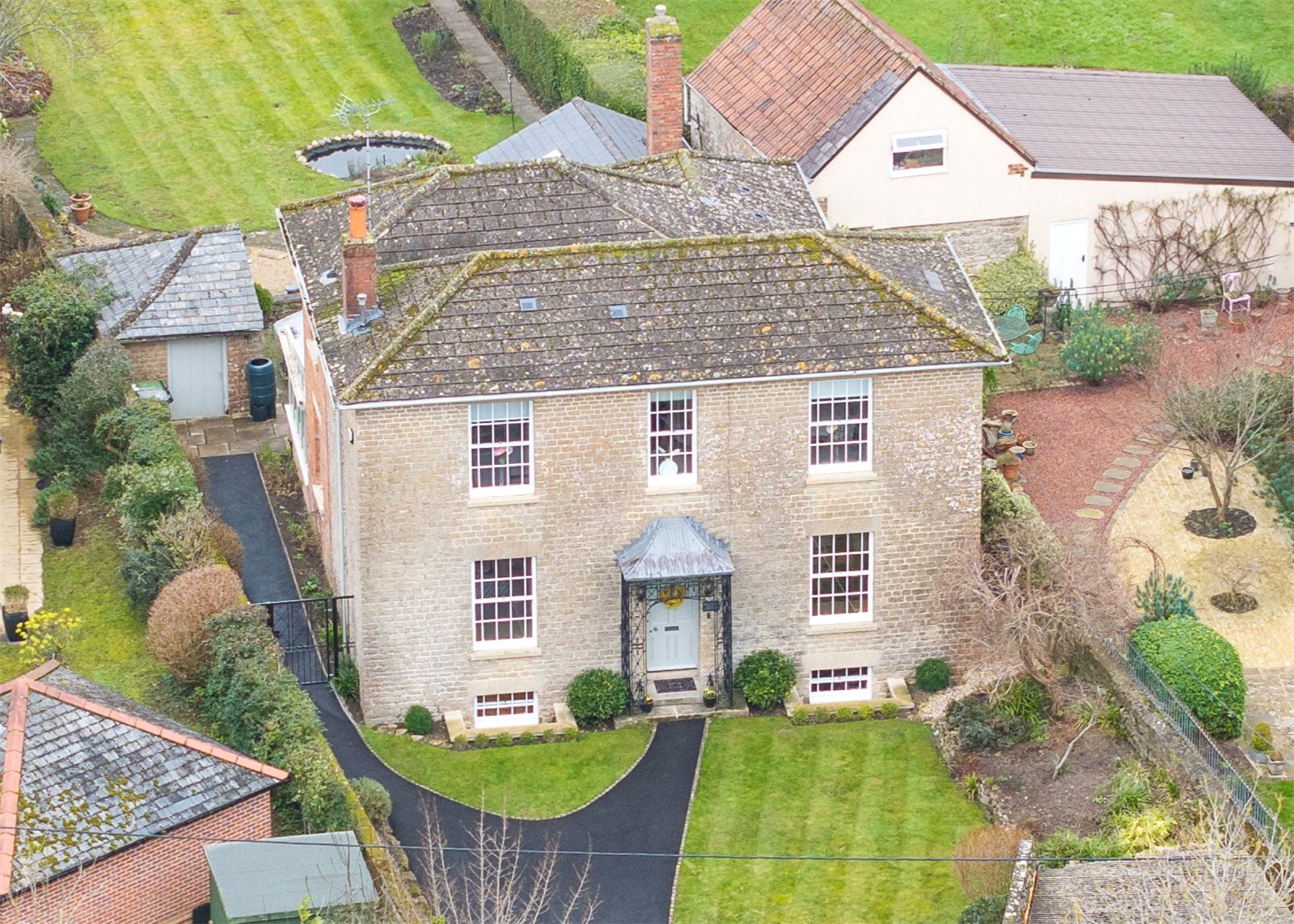 4 bedroom detached house for sale 0