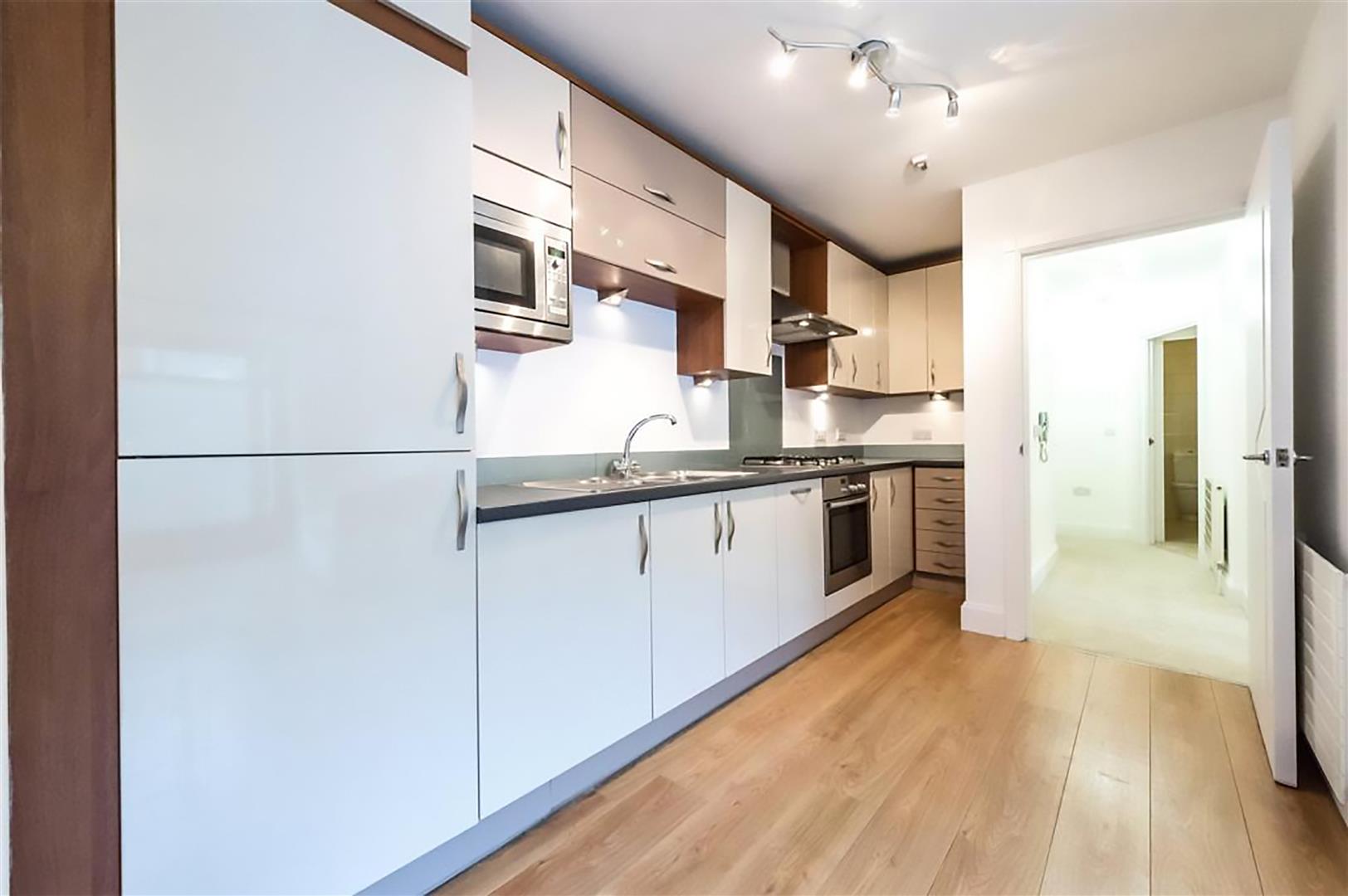 Flat 2,, Falcon Heights, 89-91 Falcon Road, London photo 4