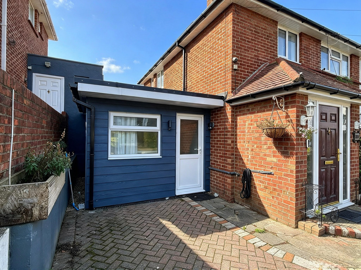 1, Godric Crescent, Croydon photo 5