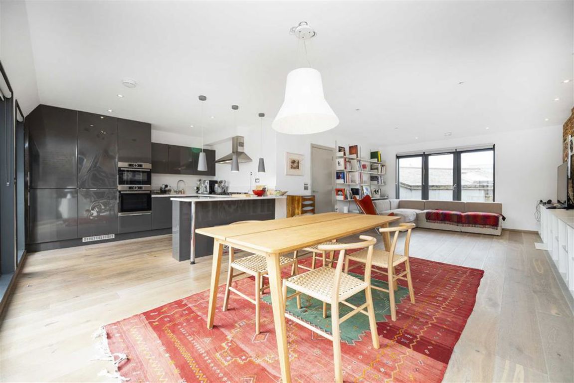 2 bedroom flat for sale 0