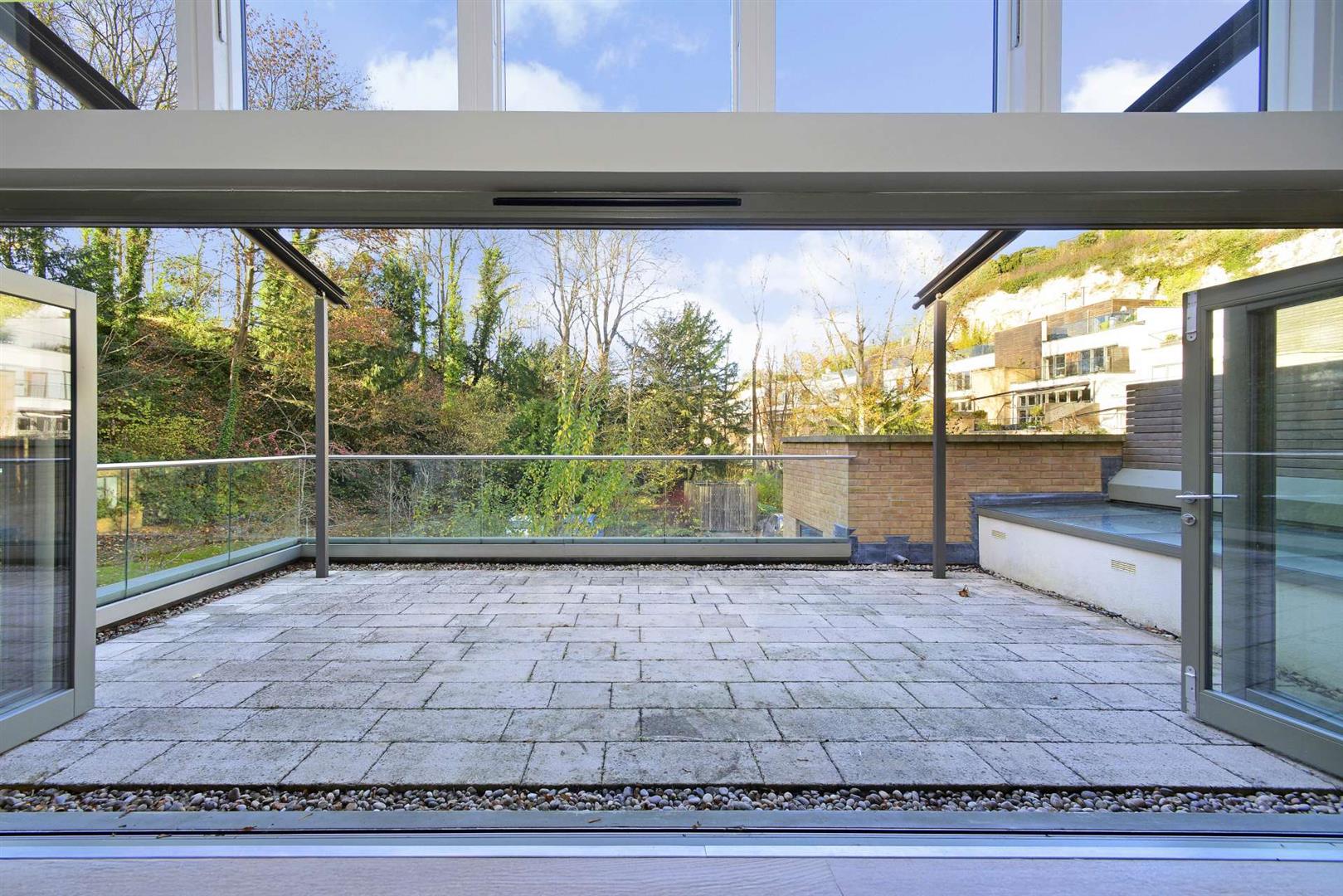 4 bedroom semi-detached house for sale 0