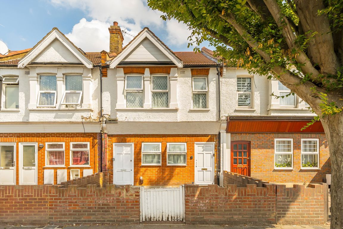 81, Midhurst Road, London photo 2