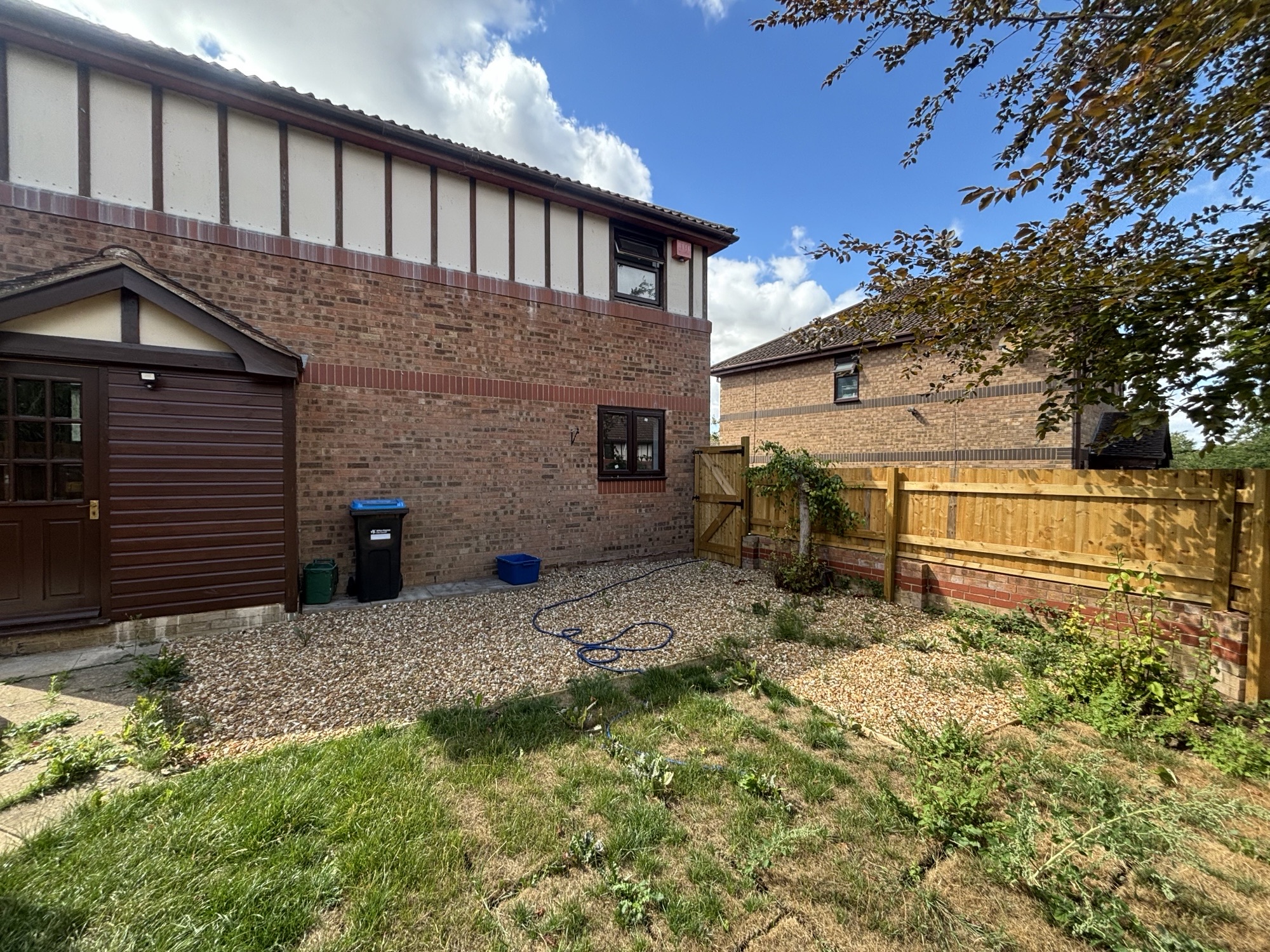 26, MILTON KEYNES photo 2