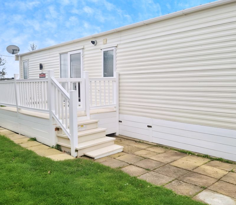 Carnaby Hemsley, Promenade Way, Brightlingsea photo 5