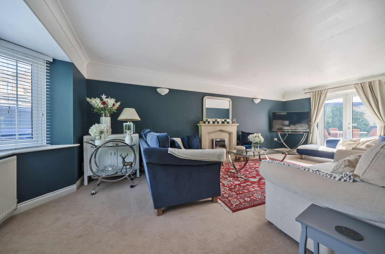 5 bedroom detached house for sale 0