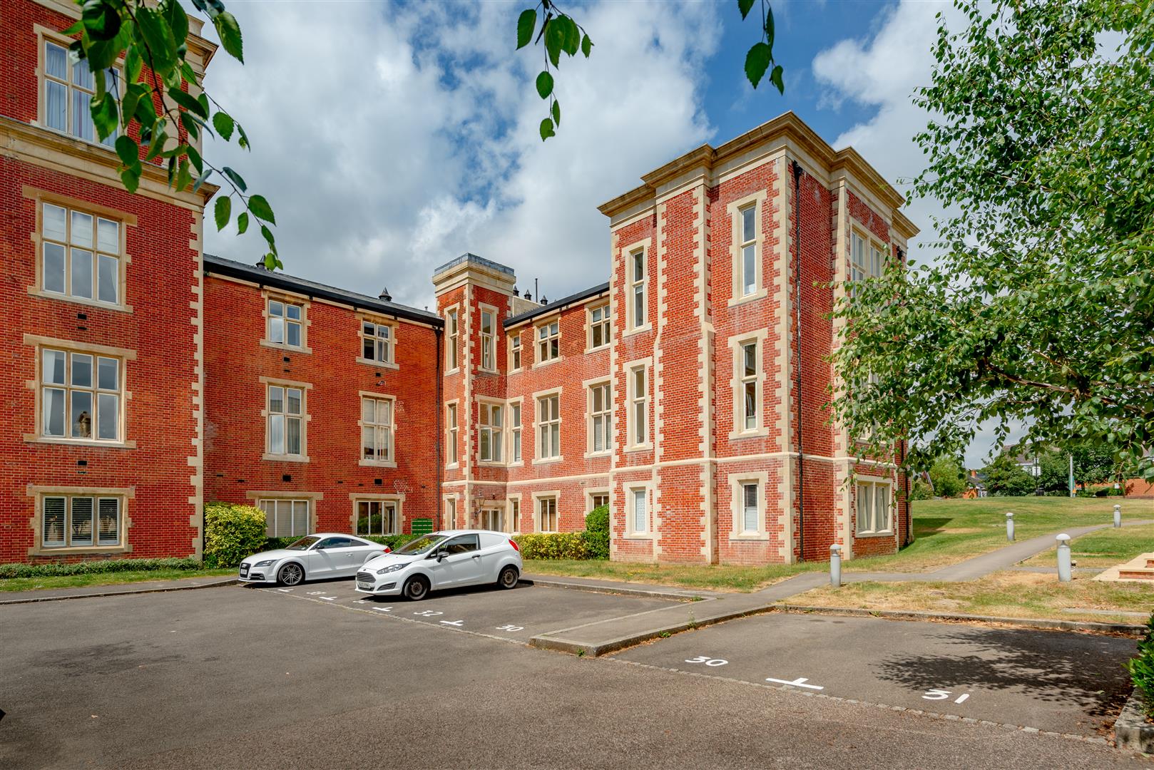 Photos of Victoria Court, Royal Earlswood Park, Redhill RH1 64915876