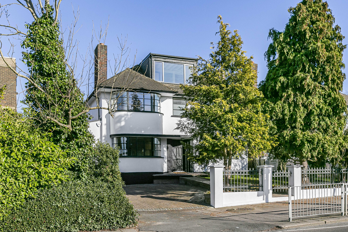 4 bedroom detached house for sale 0