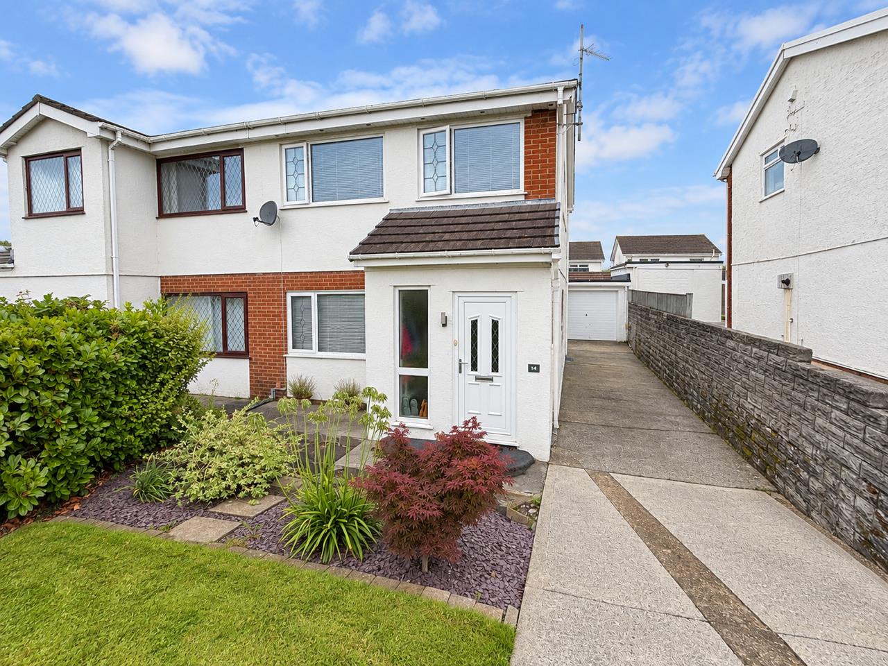 3 bed semi-detached house for sale