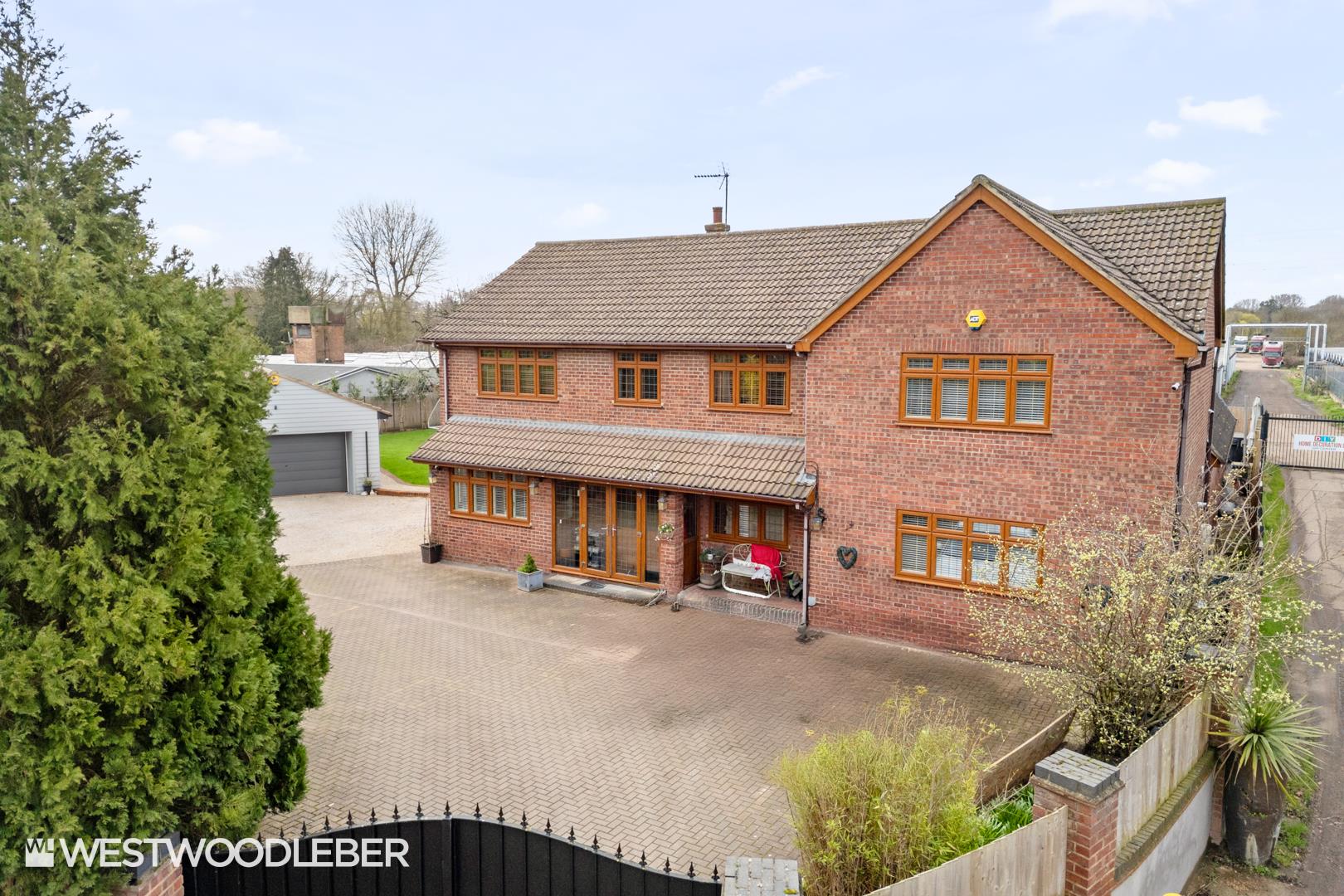 3 bedroom flat for sale in London