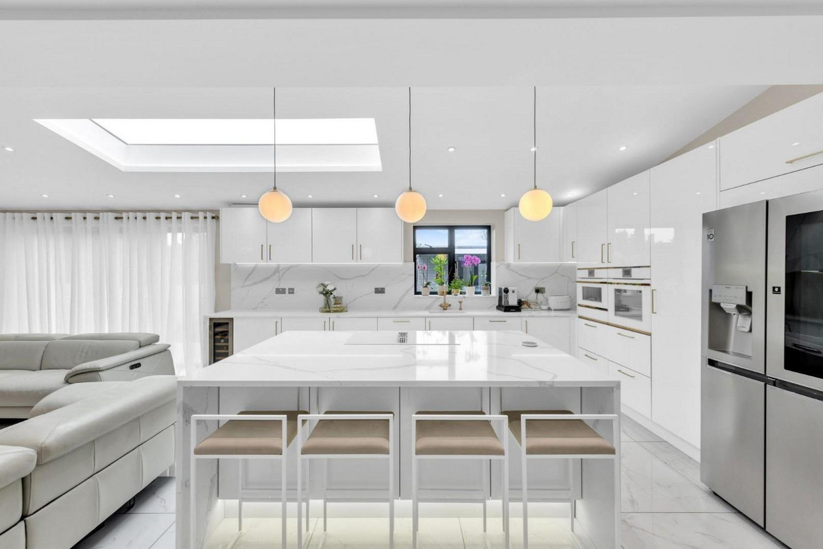 5 bedroom semi-detached house for sale 0