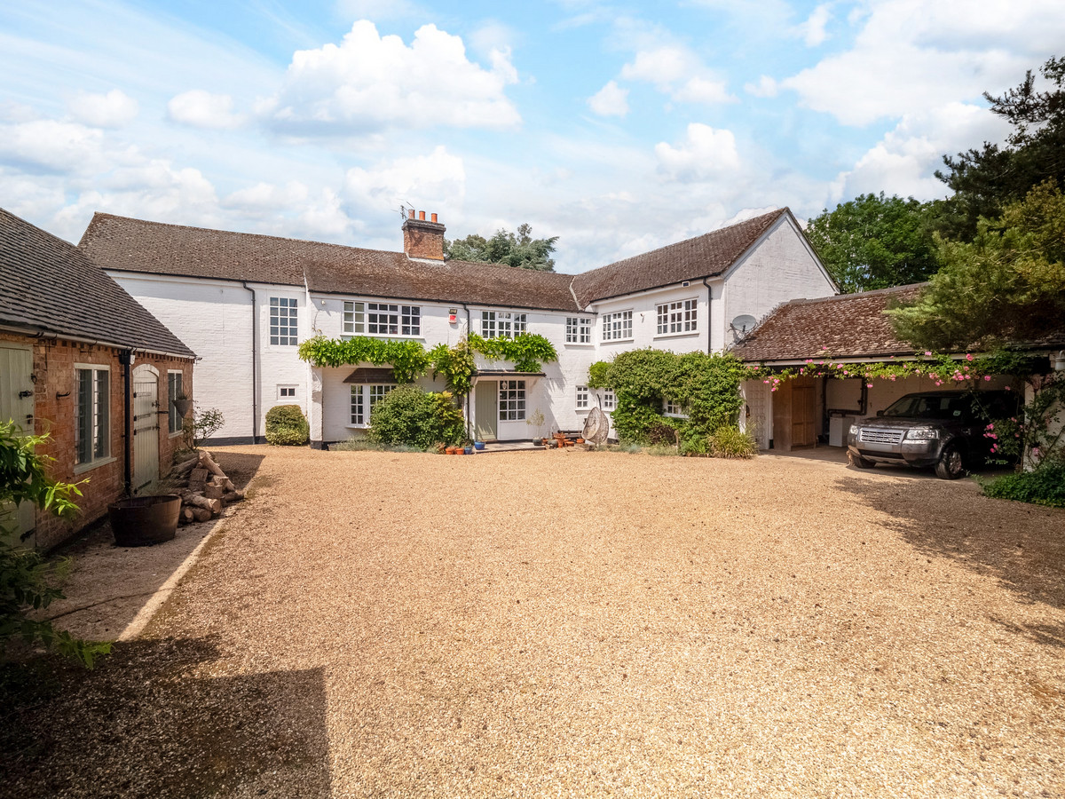 5 bedroom detached house for sale 0