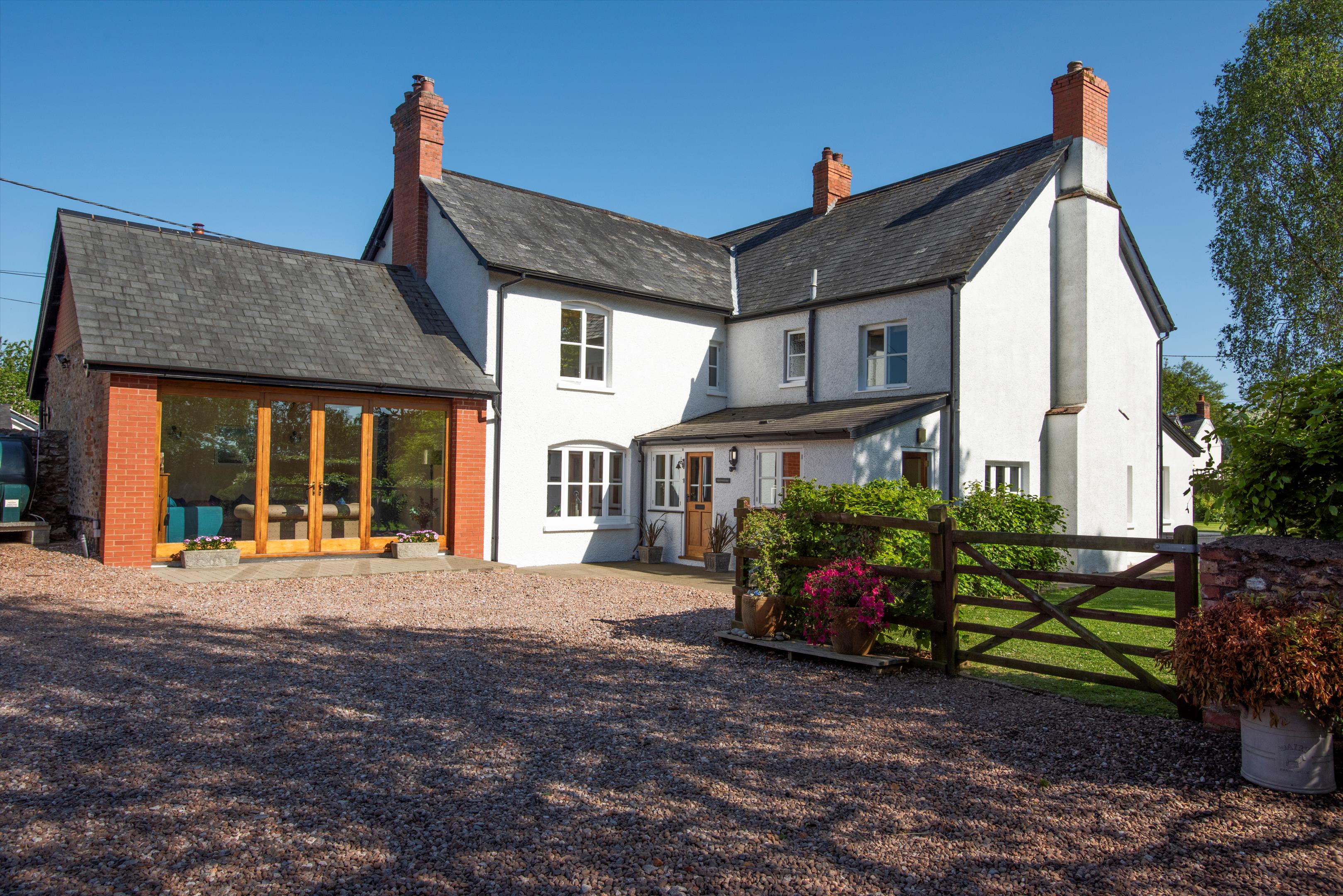 6 bedroom detached house for sale 0