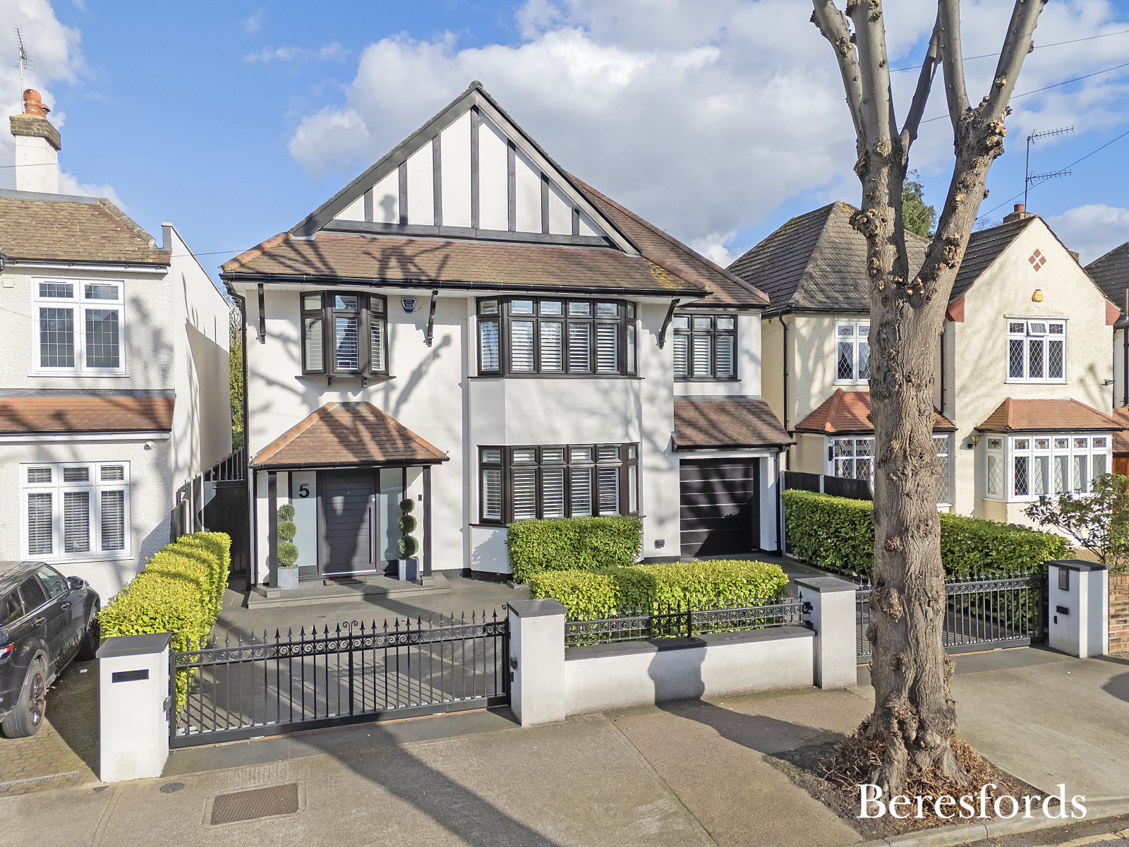 5 bedroom semi-detached house for sale