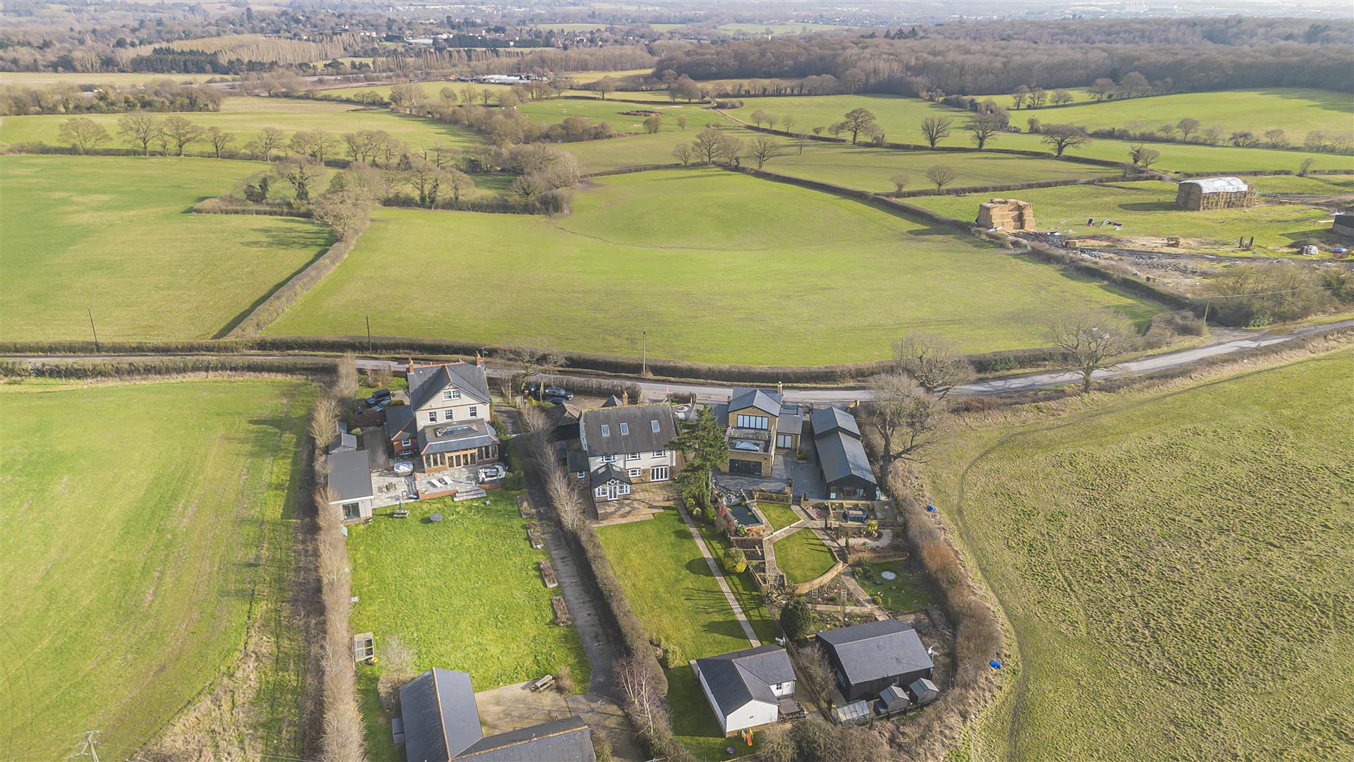 8 bedroom detached house for sale 0