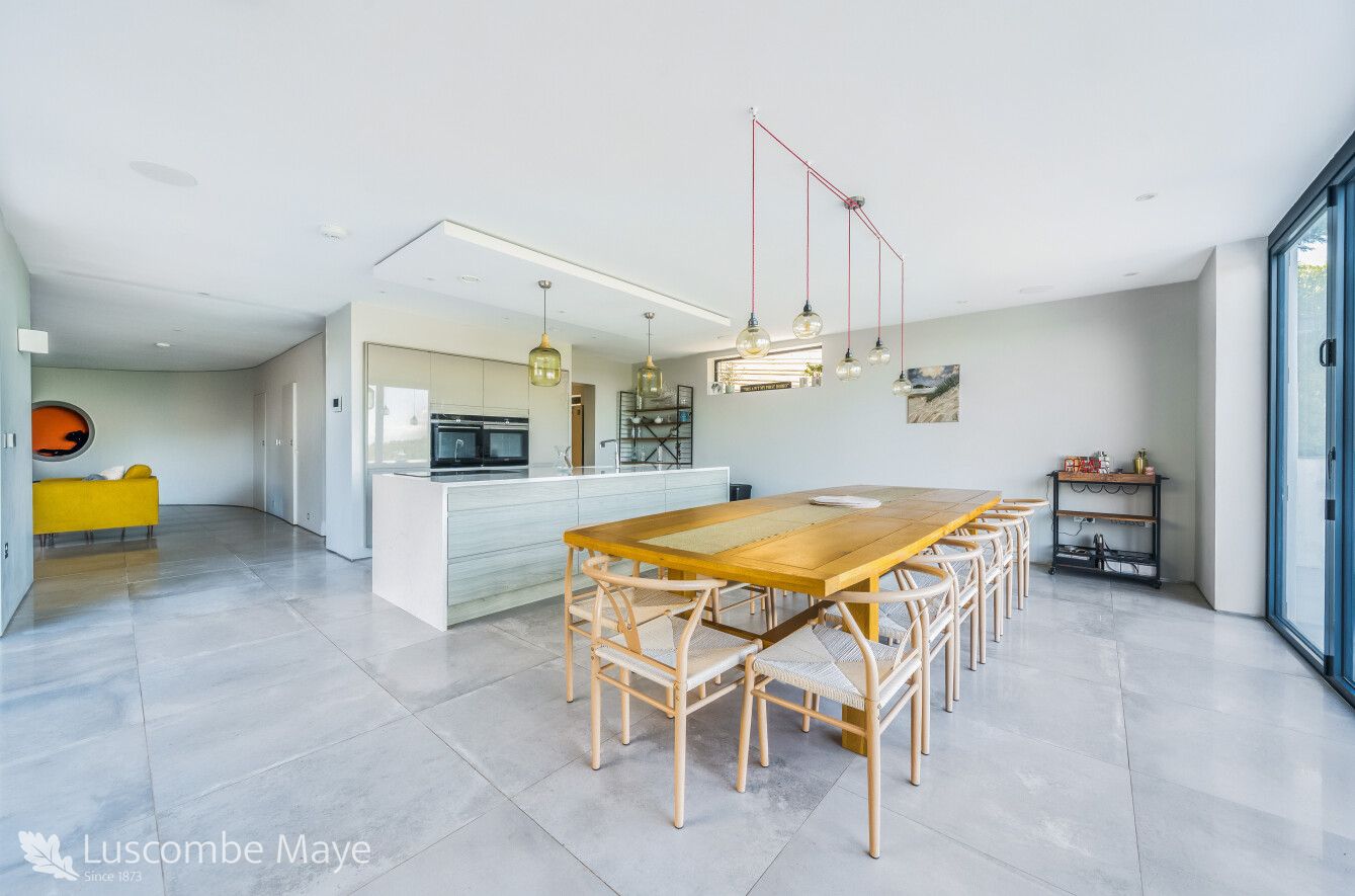 5 bedroom detached house for sale 0