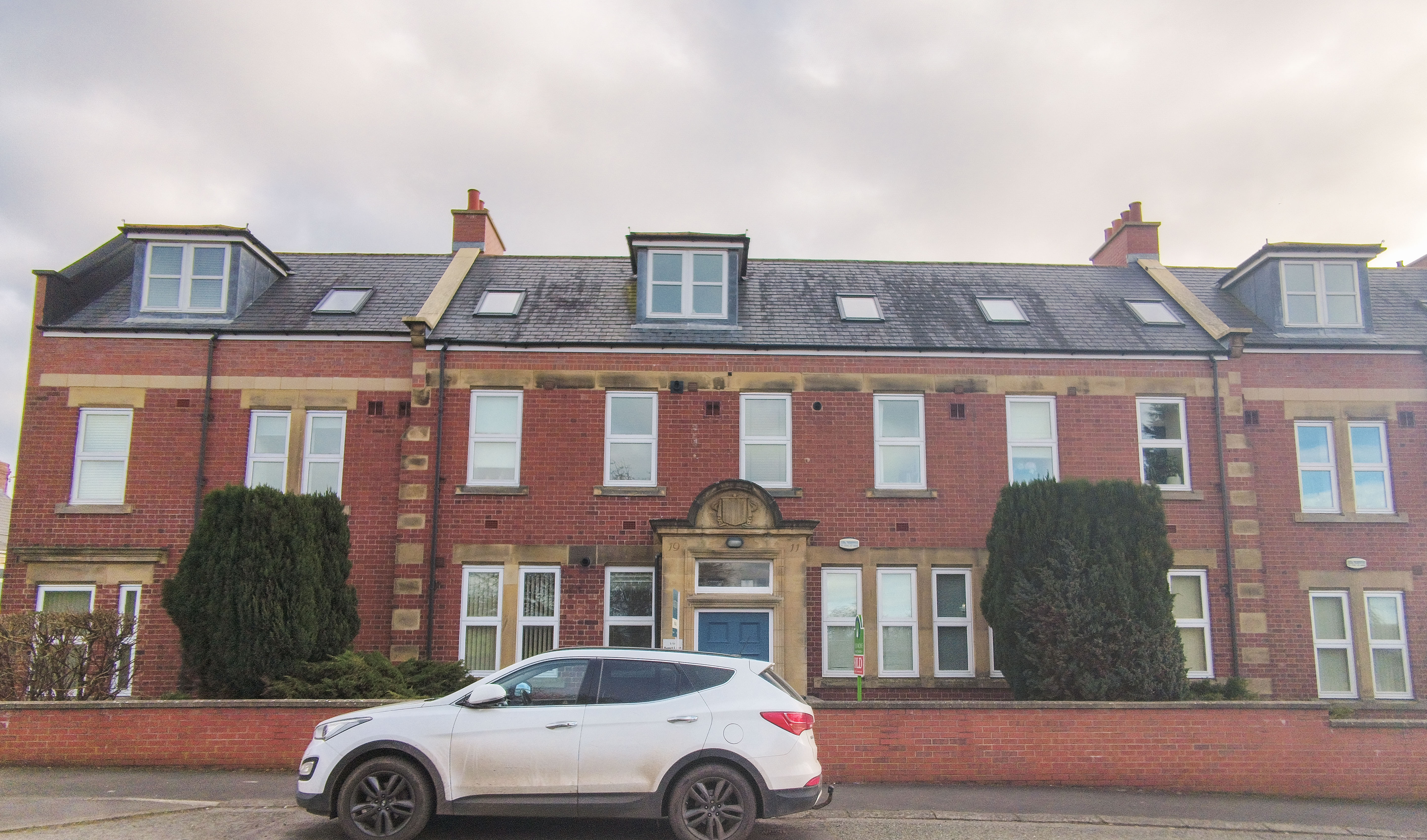 2 bed flat for sale