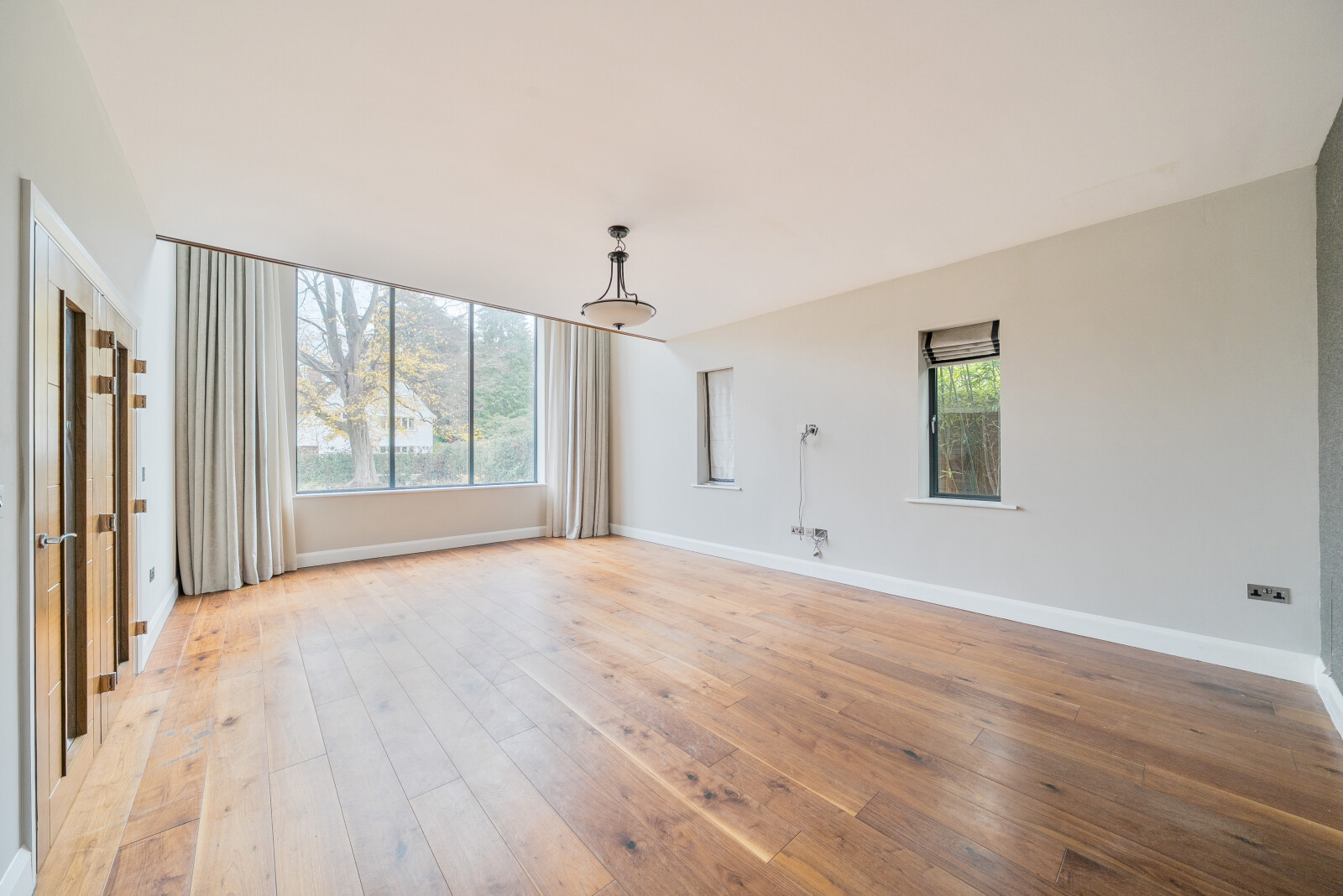 5 bedroom detached house for sale 0