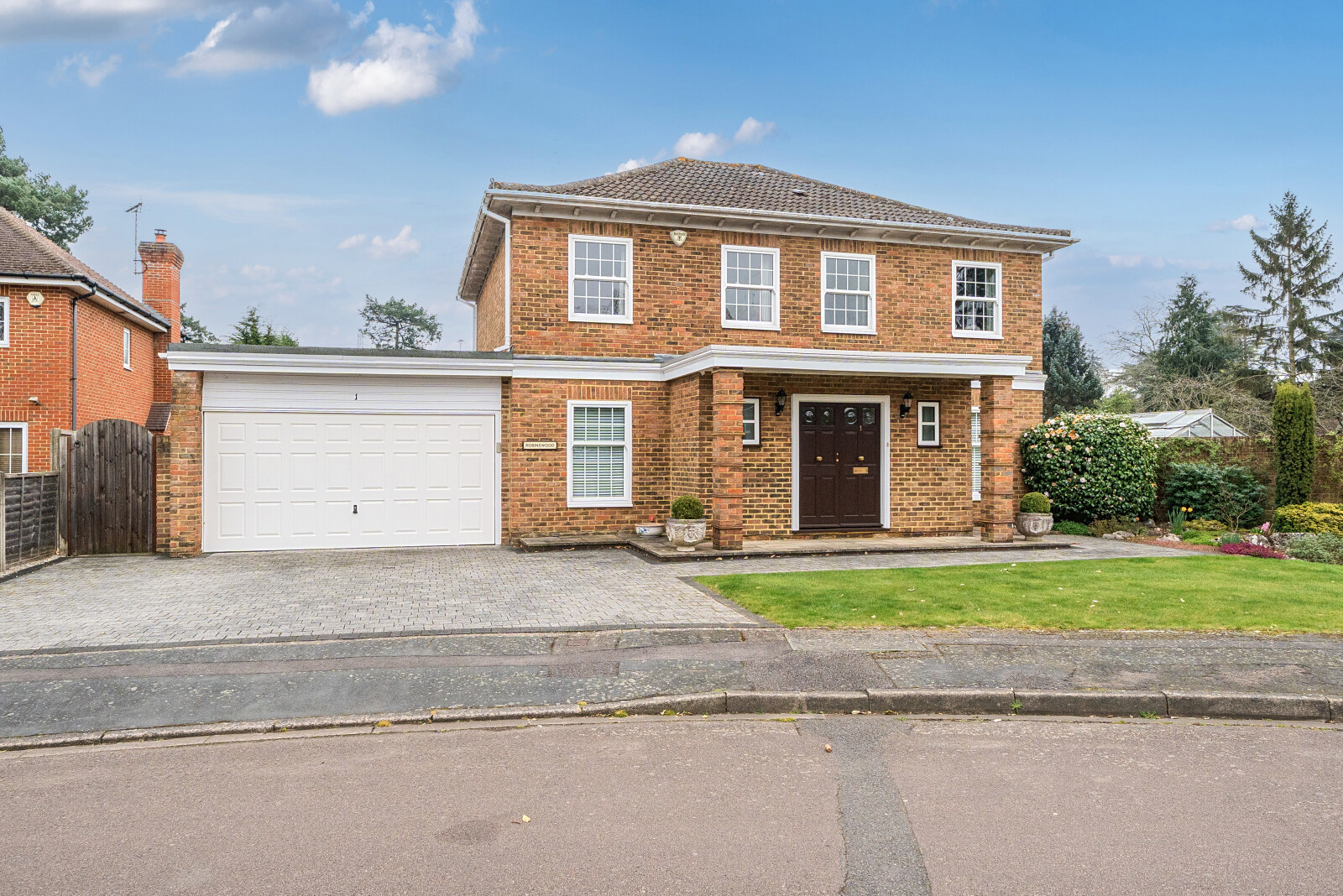 4 bedroom detached house for sale 0