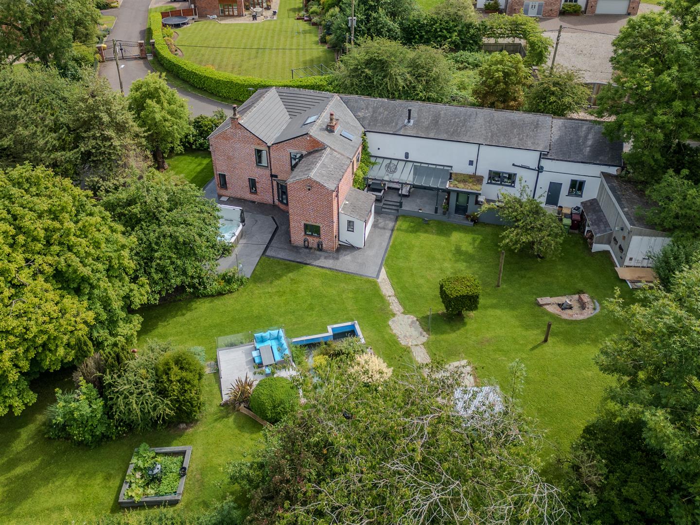 5 bedroom detached house for sale 0