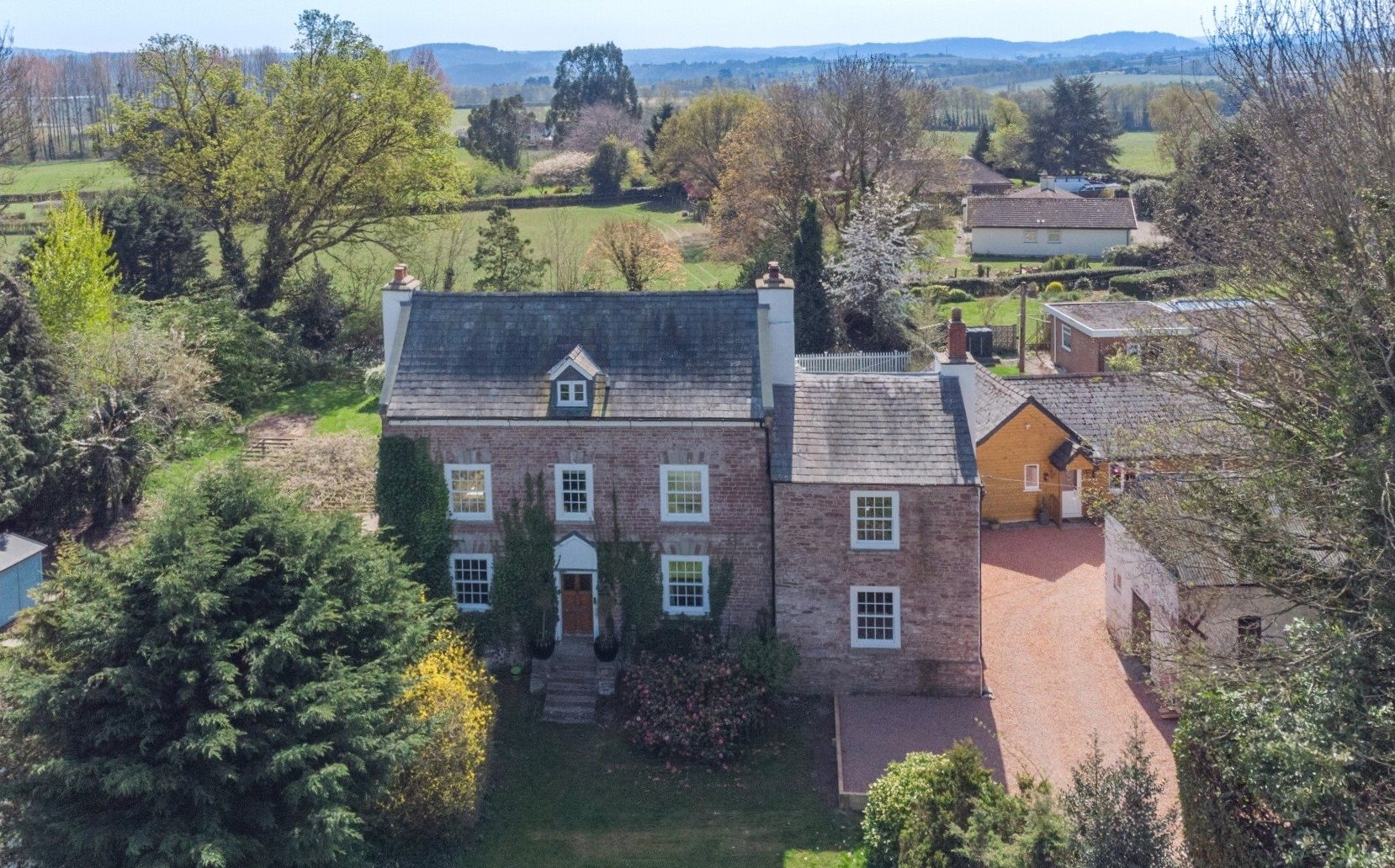 5 bedroom detached house for sale 0
