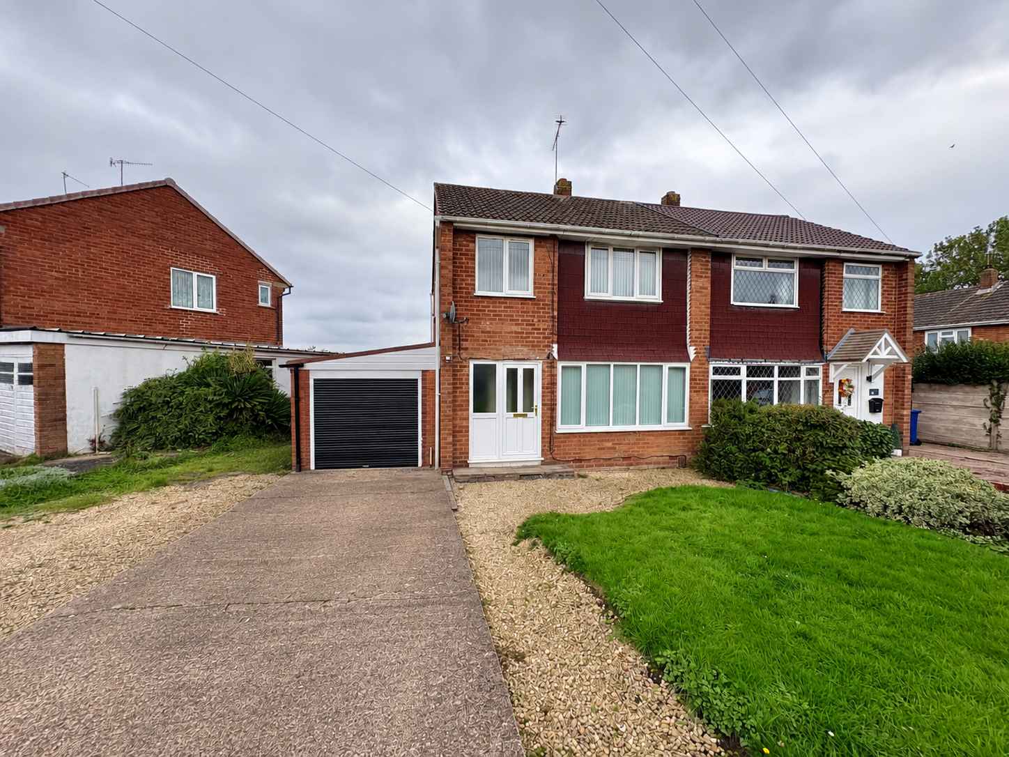 24, Kendall Rise, Kingswinford photo 2