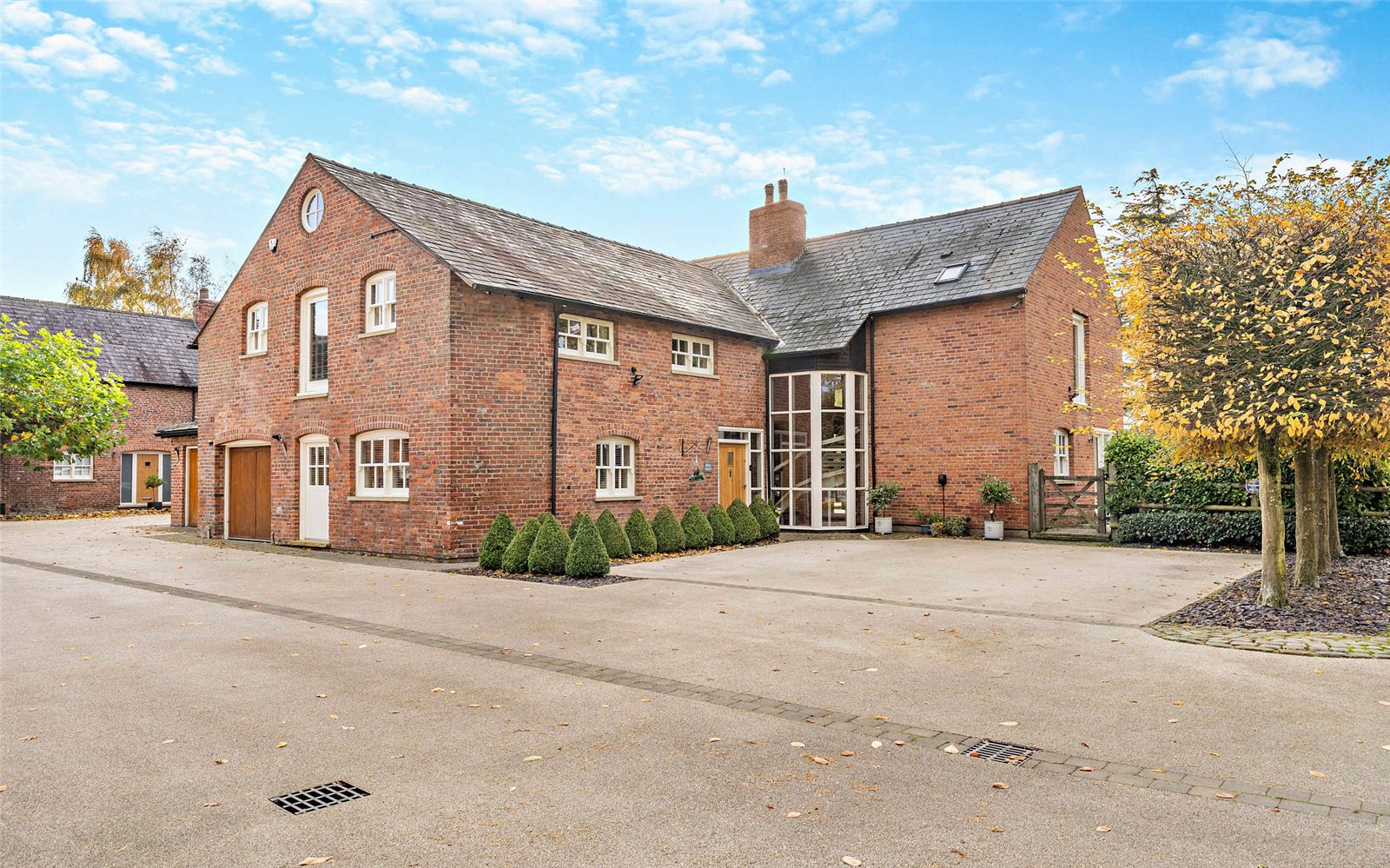5 bedroom detached house for sale 0