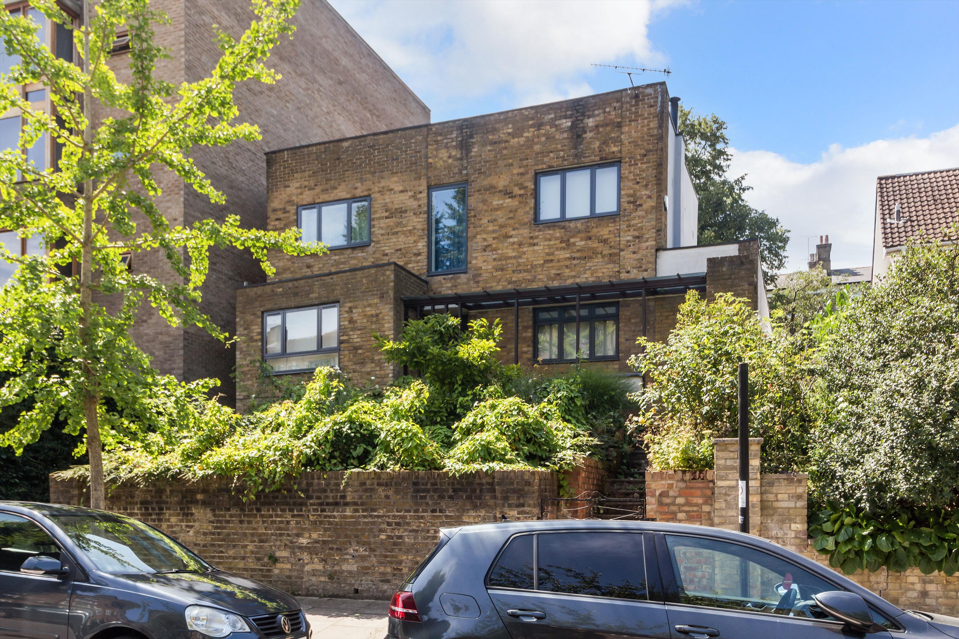 5 bedroom detached house for sale 0