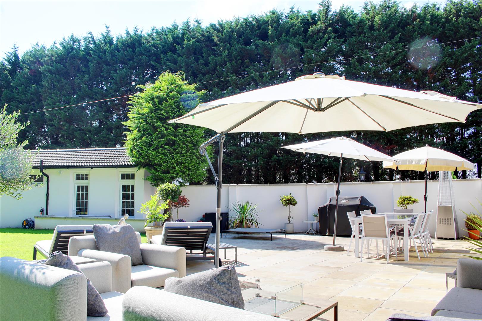 5 bedroom detached house for sale 0