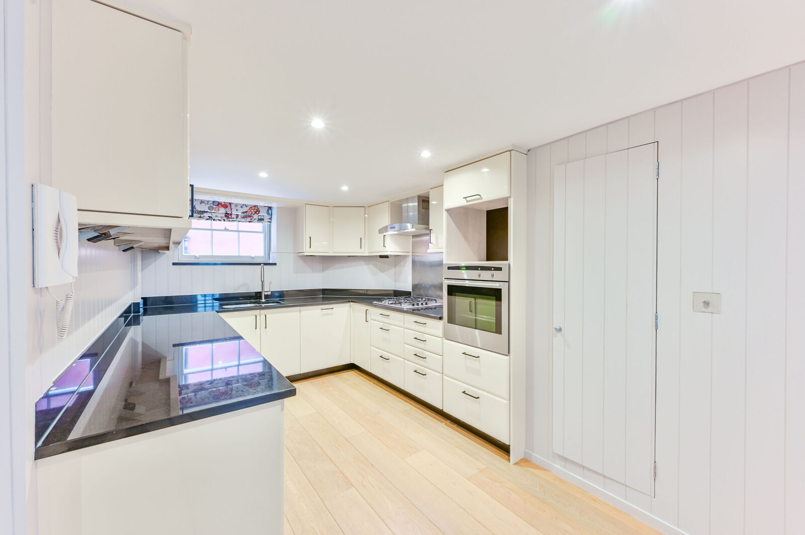 Colville Place, Fitzrovia photo 4