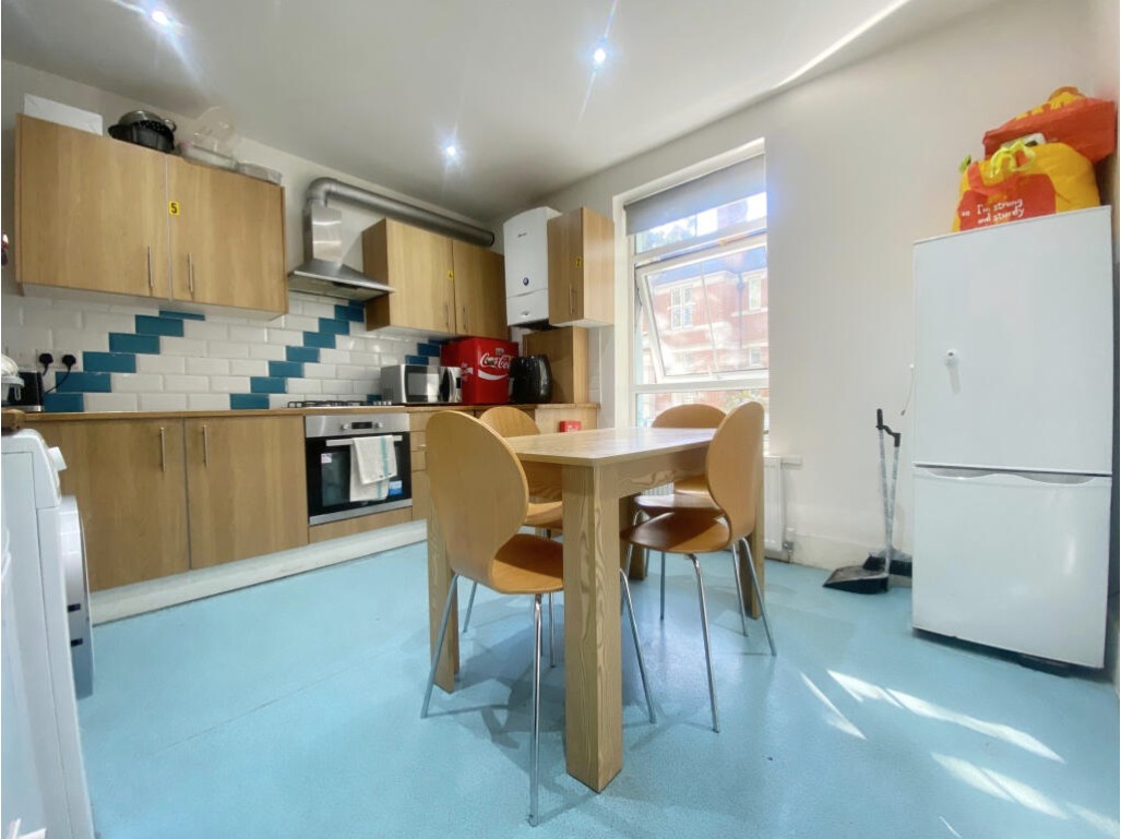 Room 3, London photo 5