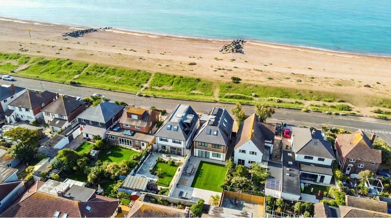 3 bedroom flat for sale in London