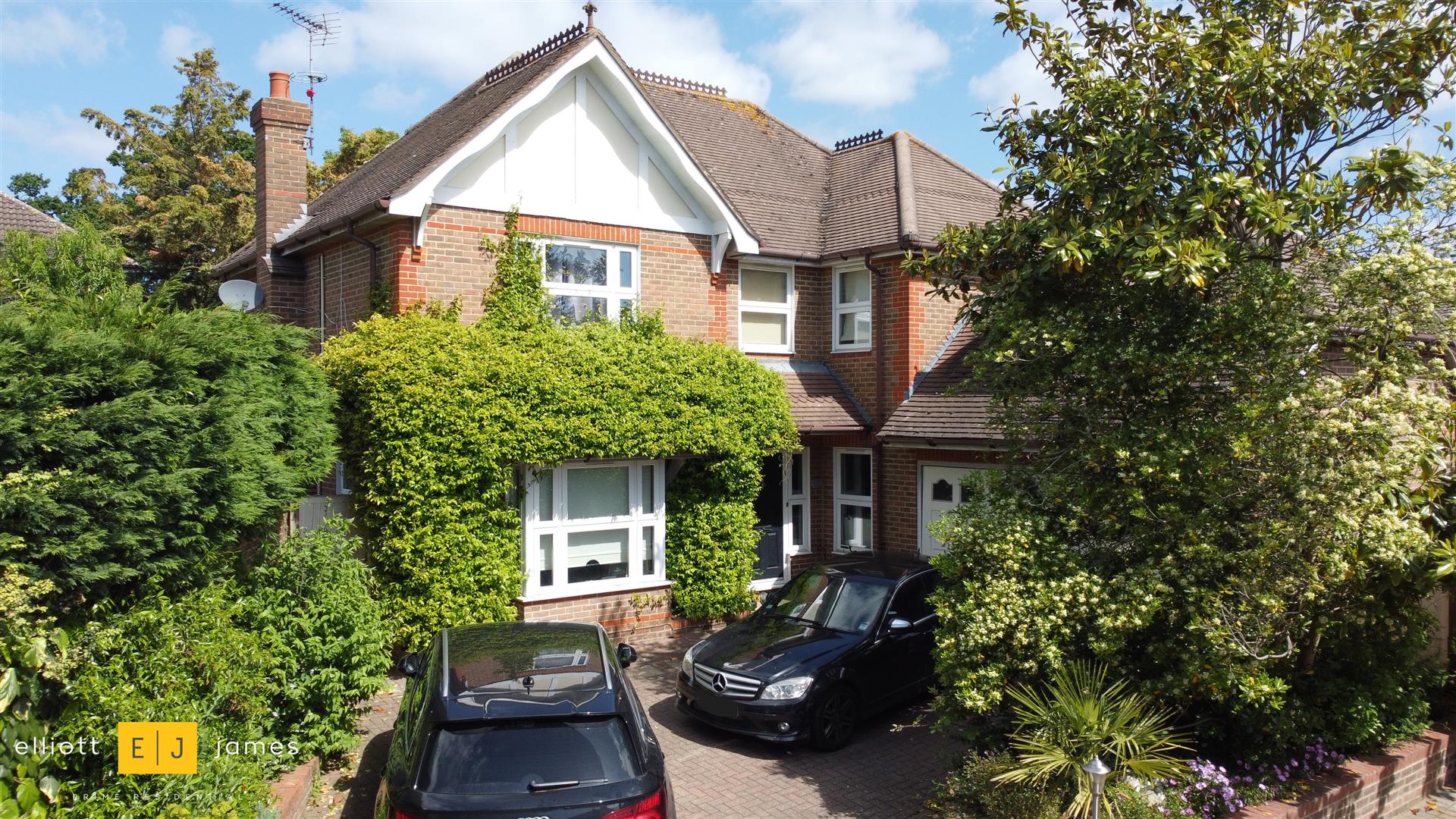 4 bedroom detached house for sale 0