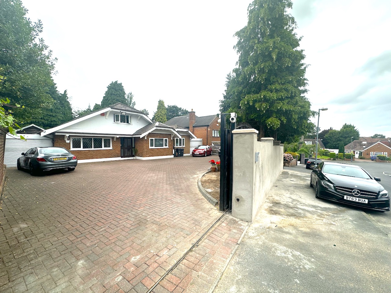5 bedroom detached bungalow for sale 0