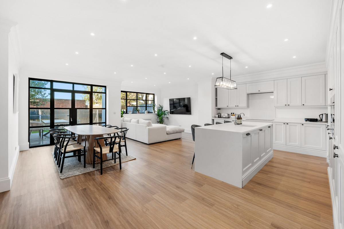 5 bedroom semi-detached house for sale 0