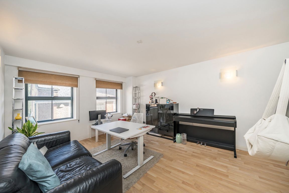 Flat 8, Hobbs Court, 2, Jacob Street, London photo 4