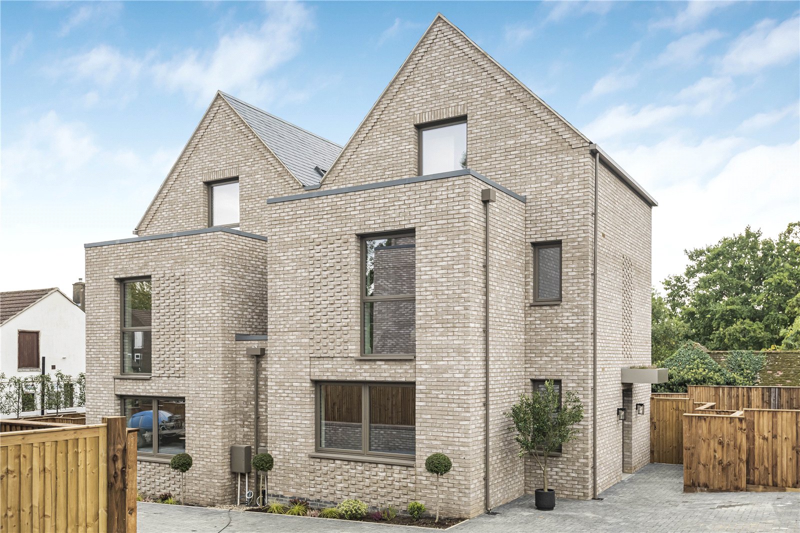 4 bedroom semi-detached new house for sale 0