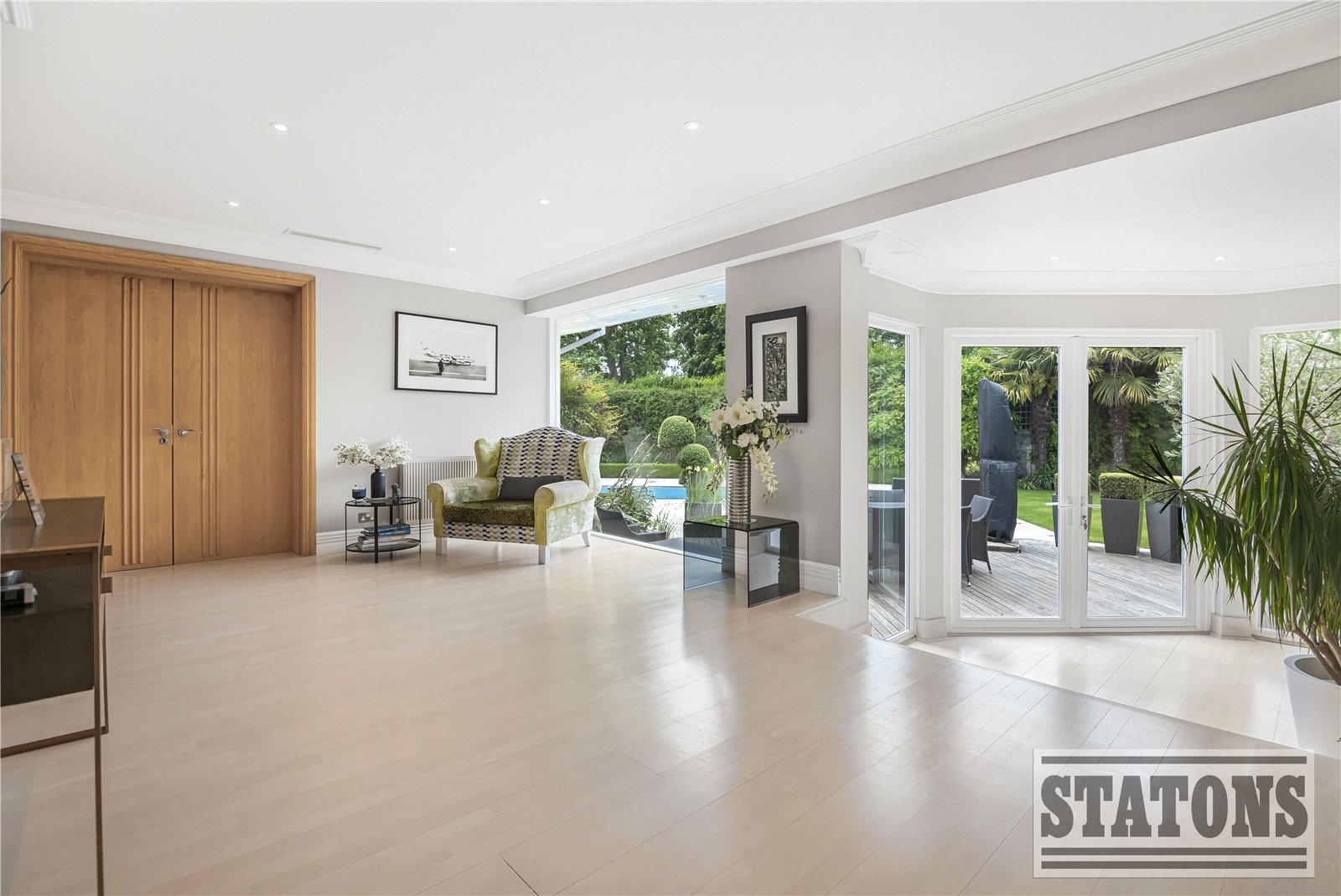 6 bedroom detached house for sale 0