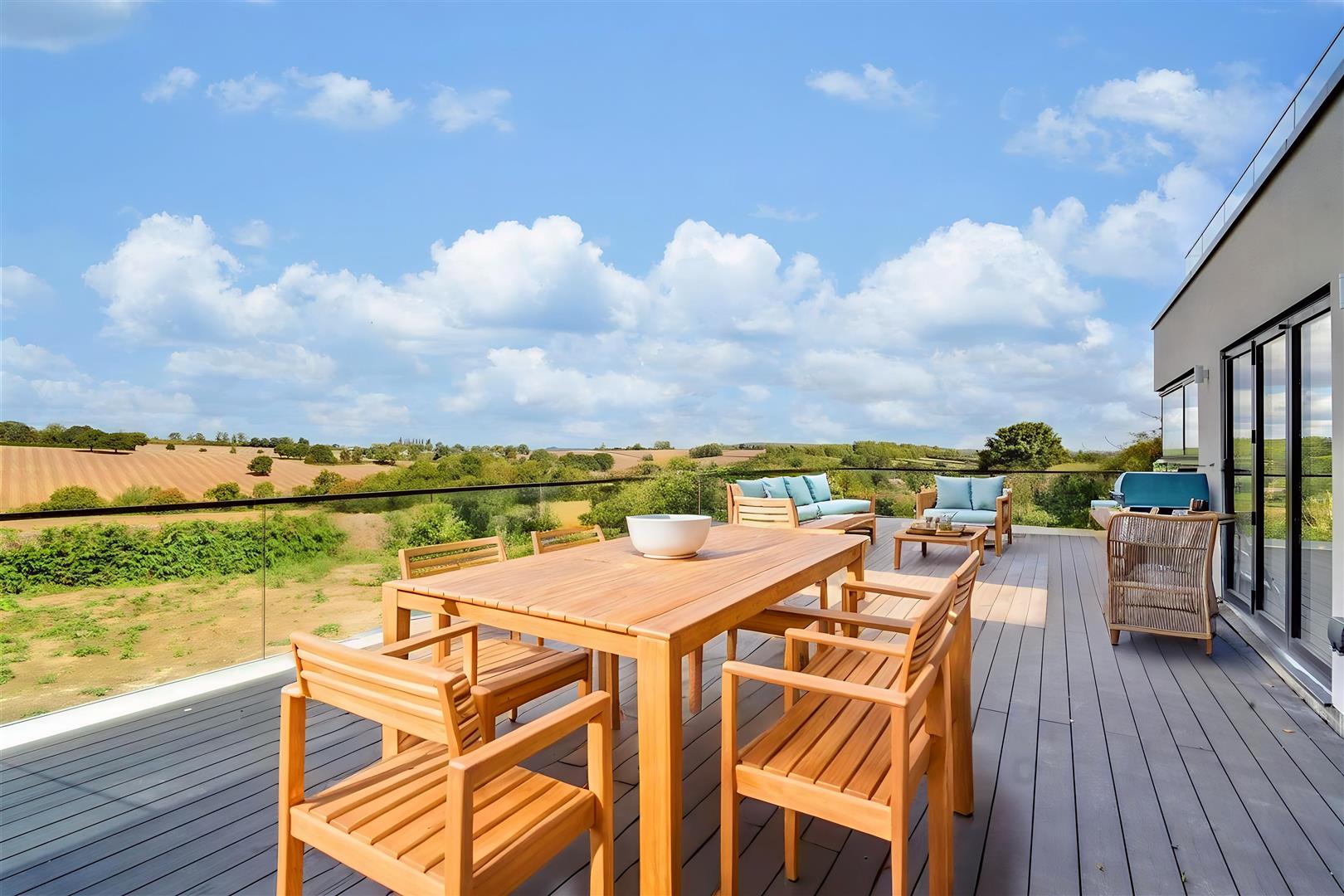 5 bedroom detached house for sale 0