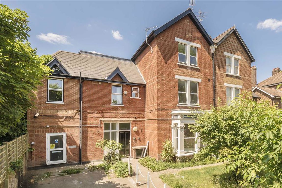 Flat 3, 1, Perryn Road, London photo 4
