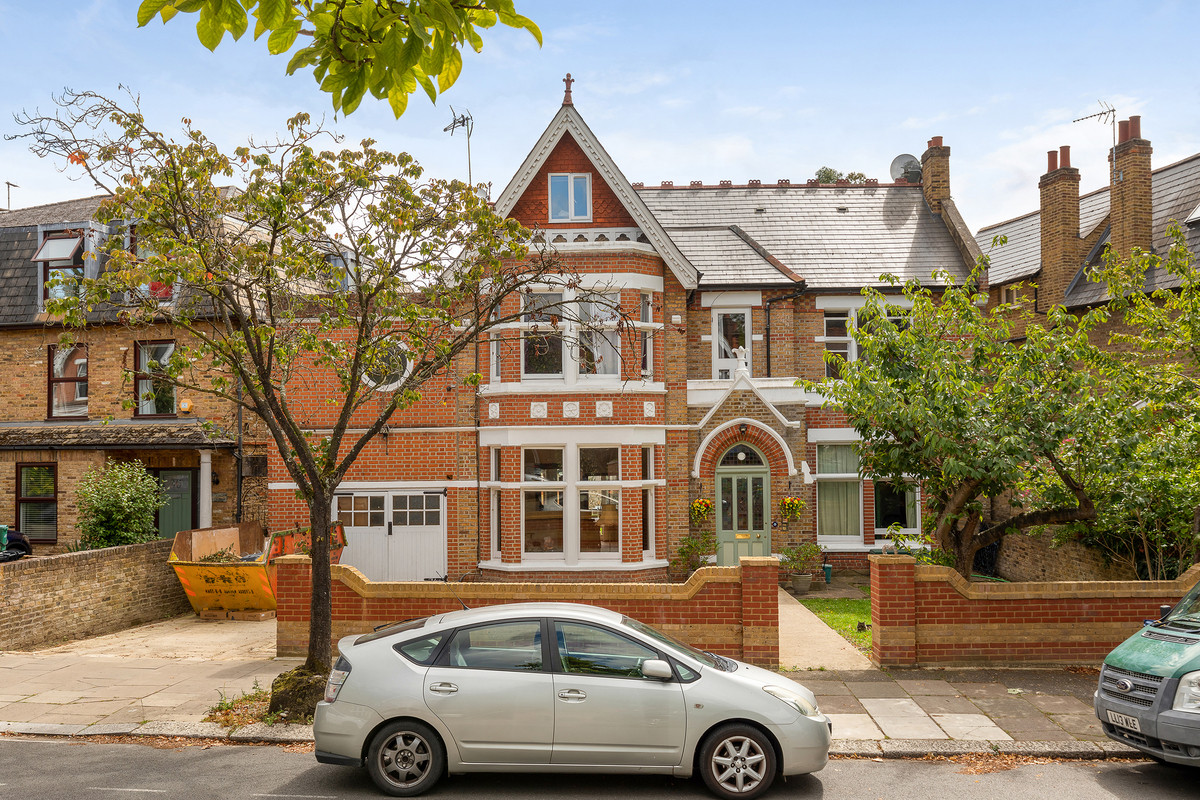 6 bedroom country house for sale