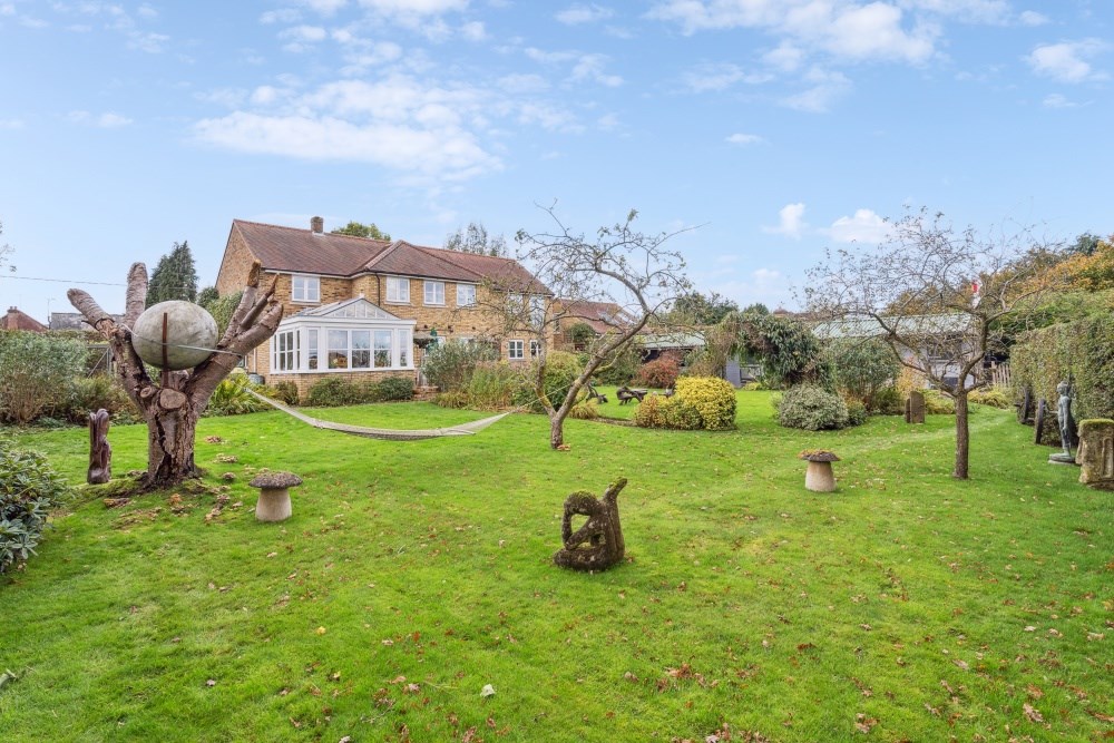 5 bedroom detached house for sale 0