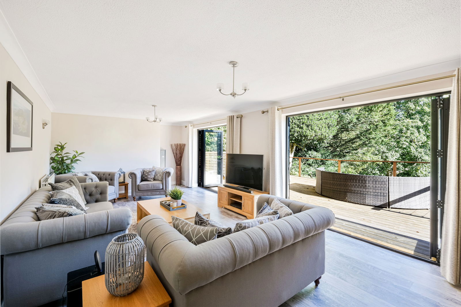 5 bedroom detached house for sale 0