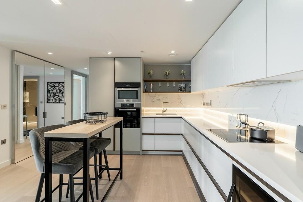 Flat 13, B Block, London photo 3