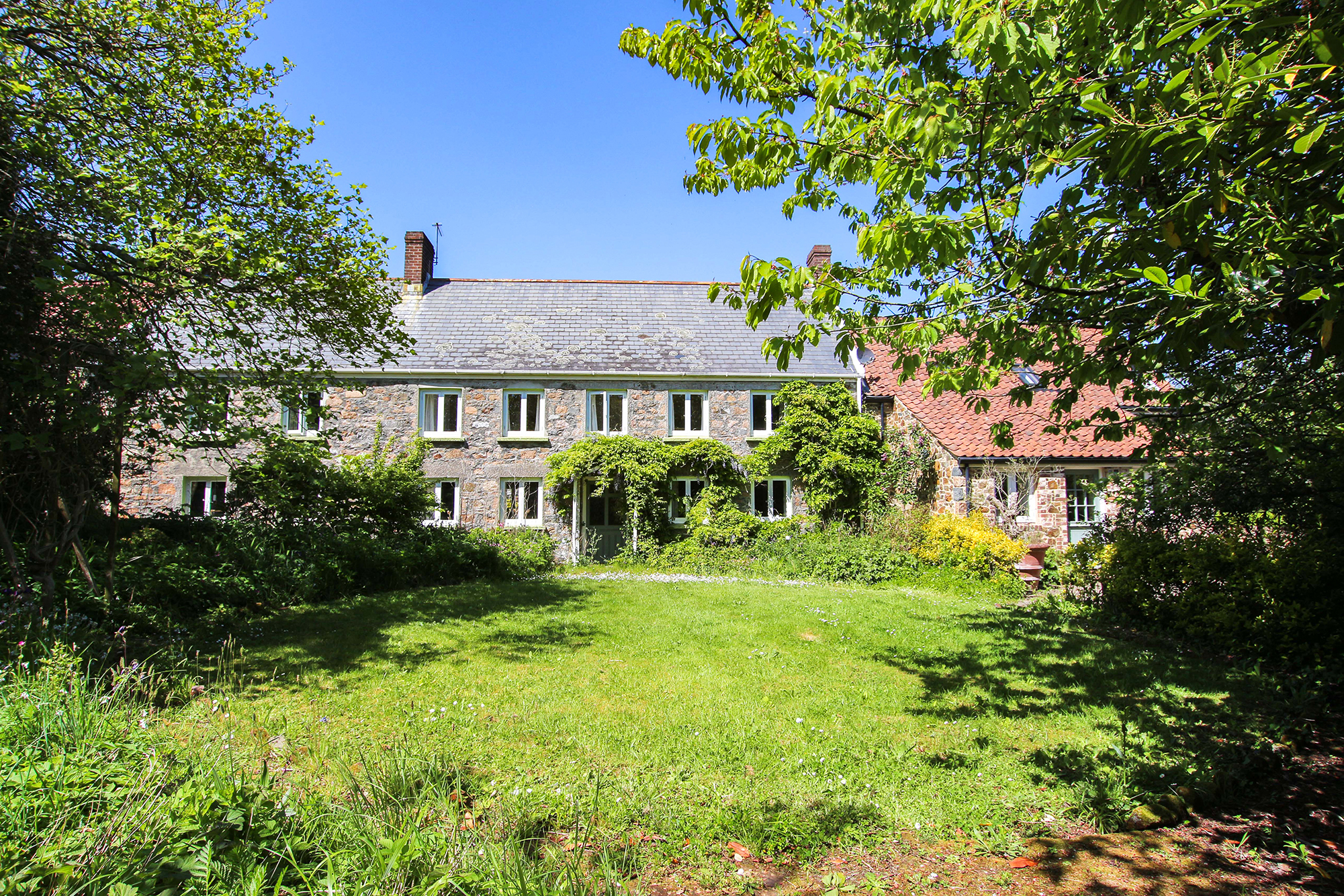 5 bedroom end terrace house for sale