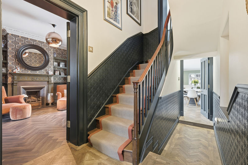 5 bedroom semi-detached house for sale 0