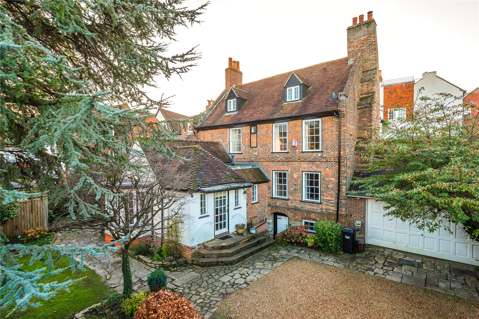 4 bedroom detached house for sale 0